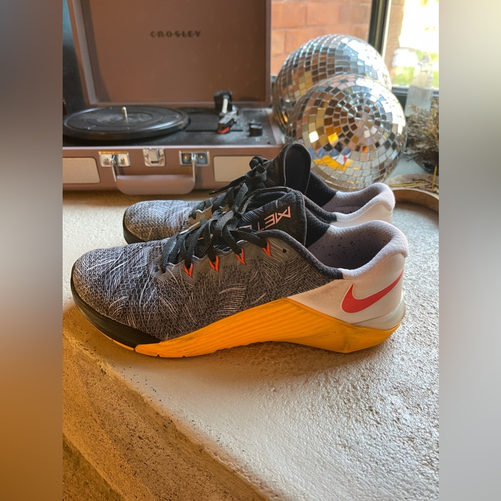 Women’s Nike metcons size 10